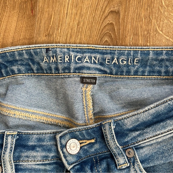 American Eagle women’s distressed mom Jean - Picture 5 of 6